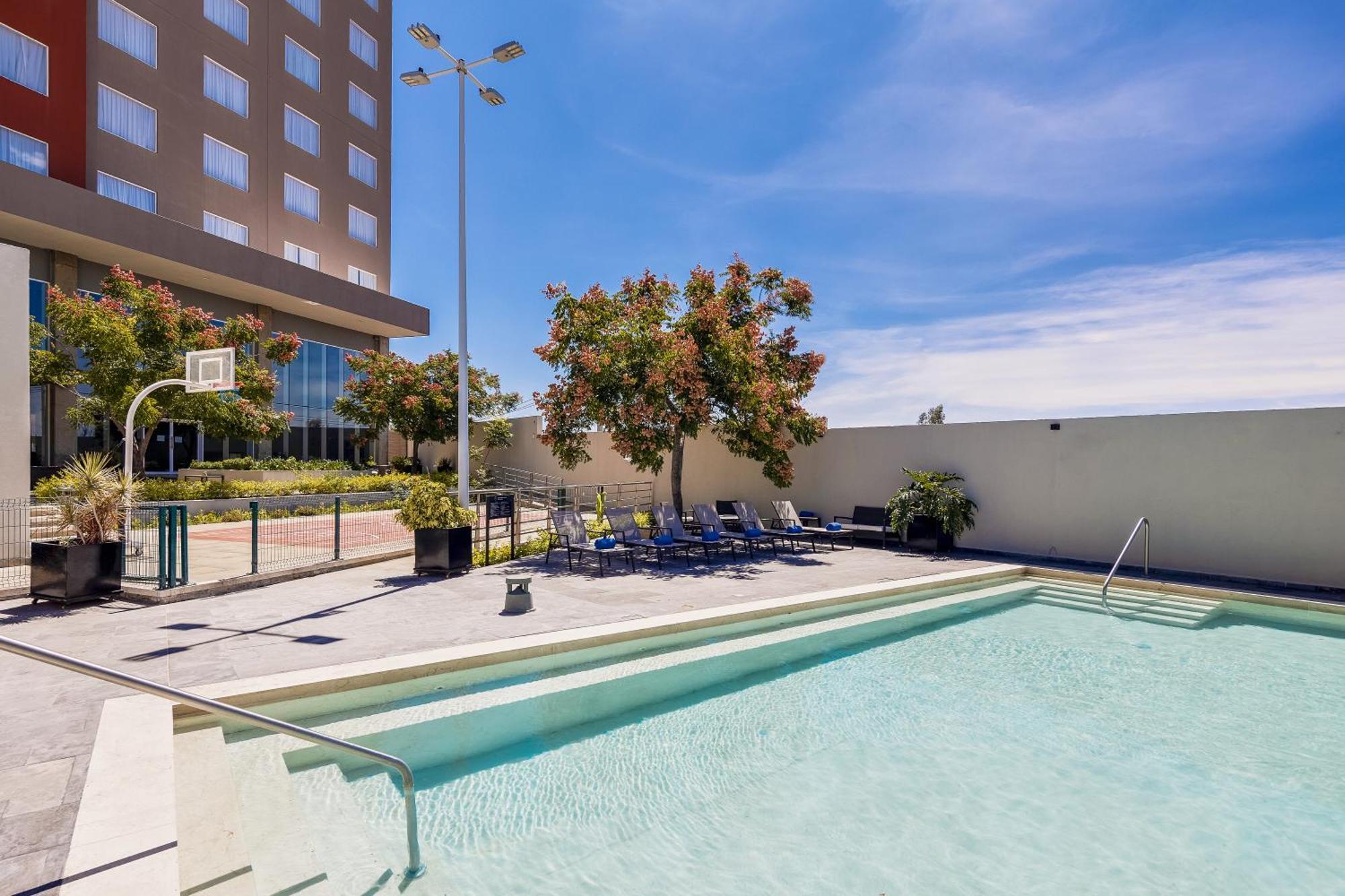 Fiesta Inn Suites Aeropuerto Del Bajio Silao Kültér fotó