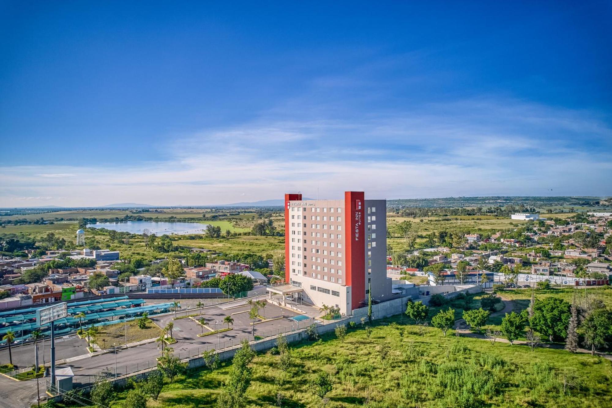 Fiesta Inn Suites Aeropuerto Del Bajio Silao Kültér fotó